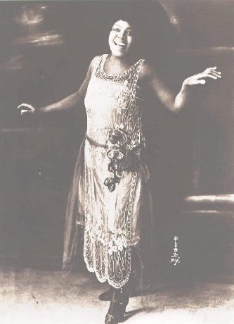 Bessie Smith: Down Hearted Blues, I've been mistreated and I don't like it, What's the matter now - singer extraordinaire