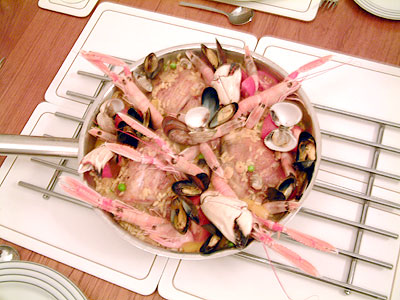 Alfred's chicken and seafood paella